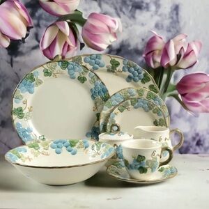 Vintage Sculptured Blue Grape Poppytrail by Metlox